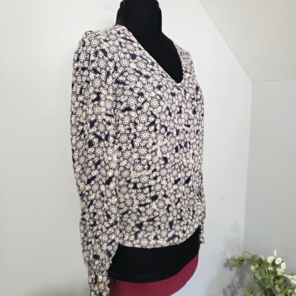 Lucky Brand Blue and White Long Sleeve V Neck Side Tie Blouson Top Small - Picture 2 of 12